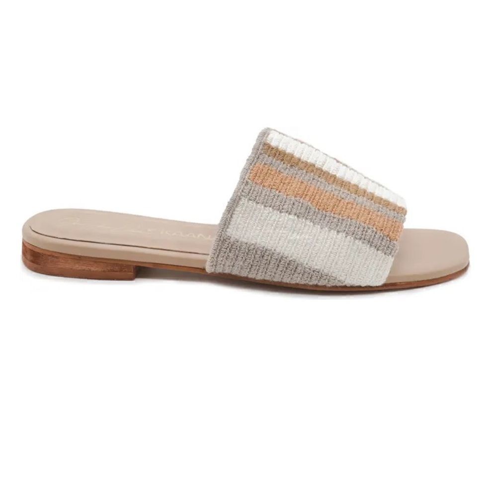 NEW Kaanas Jessie James Decker x KAANAS Bronte Sandals Camel in Size 5